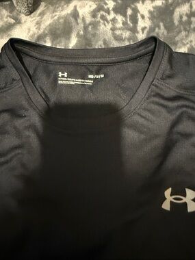 Under Armour Men’s Black Crew Neck Performance Tee with Silver Logo